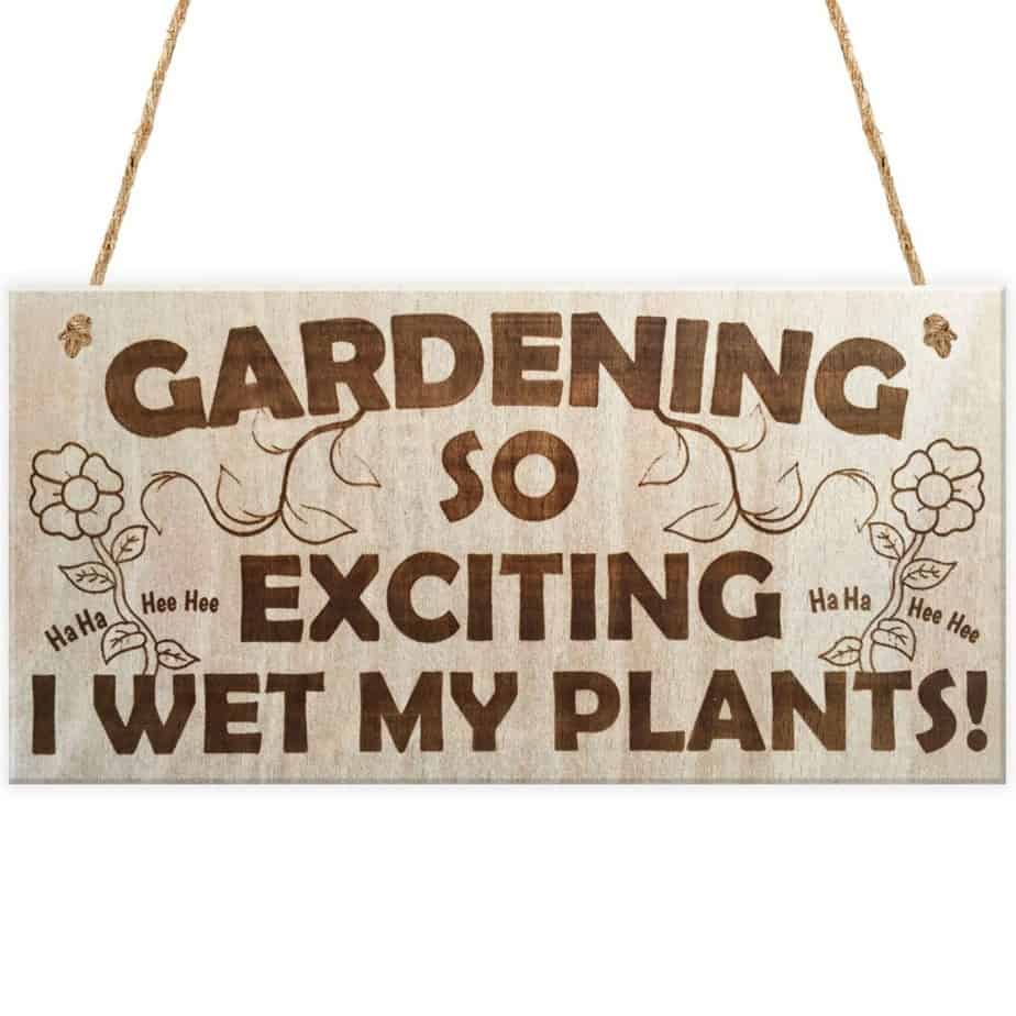 gardeningsign Gardening so exciting I Wet My Plants Pyracantha.co.uk