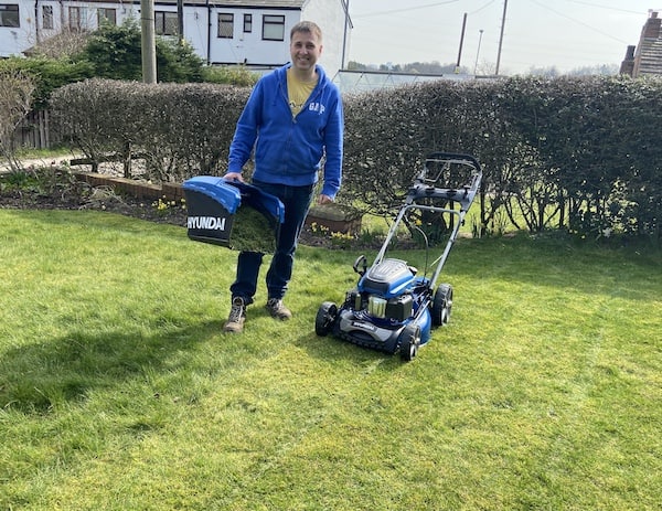 Large 70 litre collection box on the Hyundai is one of the biggest of any collection back on self propelled lawn mowers