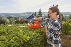 Flymo EasiCut 460 - Electric Hedge Trimmer 450W Review