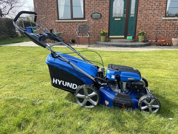 Hyundai HYM51SPE Self Propelled Petrol 4-in-1 Rotary Lawn Mower which is my best pick and probably the best petrol lawn mower for large gardens