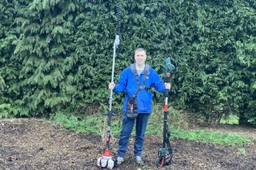 Long reach hedge trimmers are a very useful garden tool and great for trimming tall hedges safely and pruning branches at height. We compared over 25 models and narrowed our best long reach hedge trimmers to just 5 models. Read our buyers guide and reviews now. We include Ryobi, Bosch, Einhell, Eskde and VonHaus.