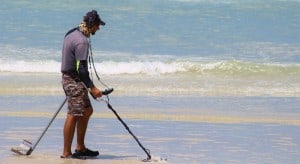 Best Metal Detector Reviews - Top 6 Models for the experienced and beginners