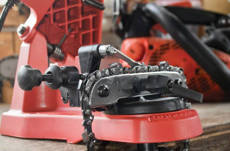 Best Chainsaw Sharpener - electric and Manual files - Read our reviews