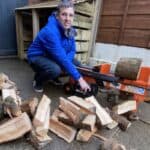 best log splitter reviews - I compare the best log splitters including manual log splitters ideal for light use around the home to more powerful and easy to use electric models. Simple to use and enough power to split the biggest logs.