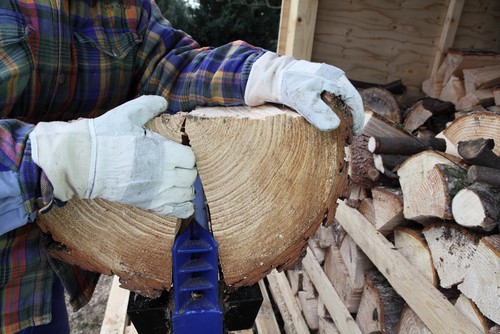 Log splitter splitting large log