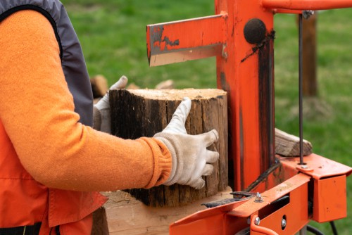 Vertical log splitters