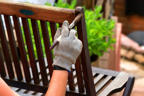 Painting garden bench with wood protector