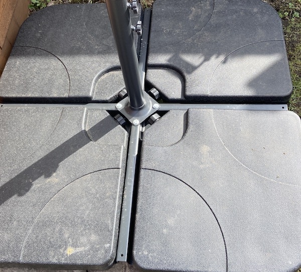 Heavy wide parasol base for large cantilever parasol