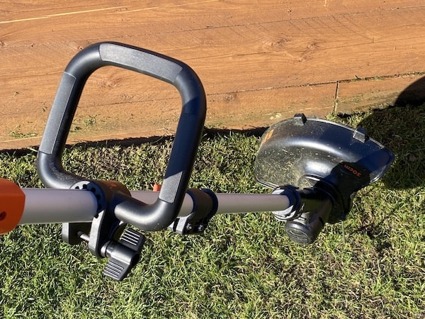 Loop handle that moves up and down to get the right position for the user