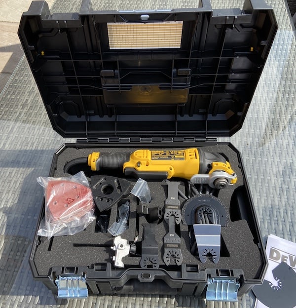 All the included accessories including, detail cutting tools, scraper, grouting tool, sanding tool and pads and depth gauge