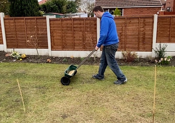 EverGreen Easy Spreader Plus being tested