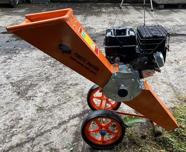 Forest Master FM6DD-MUL Petrol Wood Chipper With shoot in lowest position