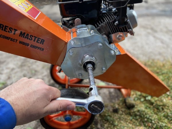 Removing jam by rotating hexagonal section anti-clockwise to move the drum in reverse.