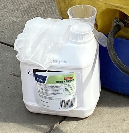 5 Strongest Weedkillers Kills Everything & Professional Grade