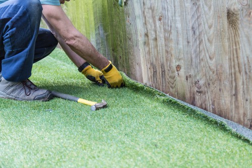 Installing artificial grass after choosing the best fake grass