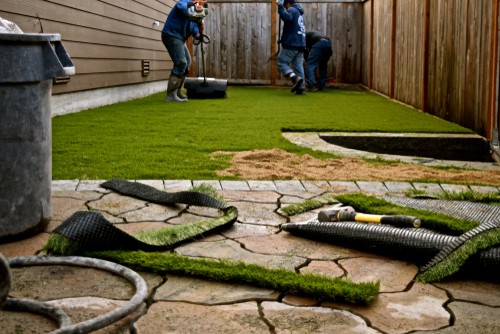 Measuring and cutting artificial grass