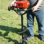 Look to install fence posts or steel supports? I have compared & reviewed the best petrol augers for drilling holes to compare power and durability for DIY use or professional use.