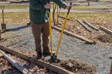 I compare the best post hole diggers whether you're putting up a new fence, or installing a drive post. I compare manual, electric and even petrol powered models.