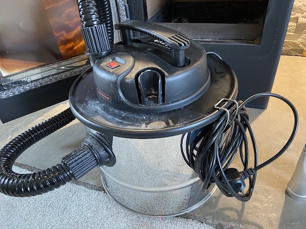 Quality build of the Vonhaus ash vacuum stands out and is backed by a 2 year warranty