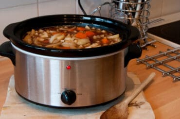 In this review, I put 6 of the best slow cookers to the test comparing features, cook time as well as comparing prices for affordability to see how they compare