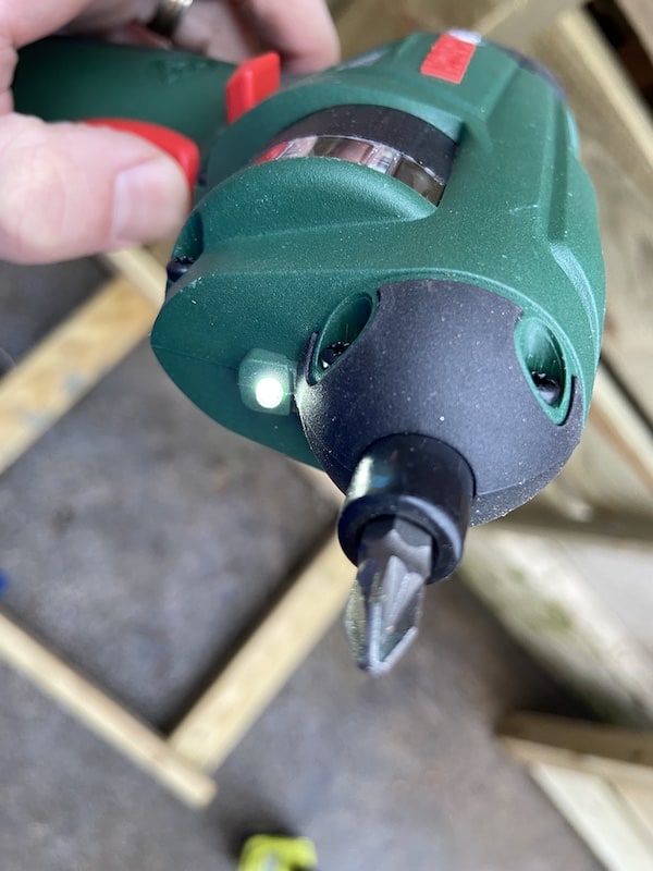 Cordless screwdriver bit holder