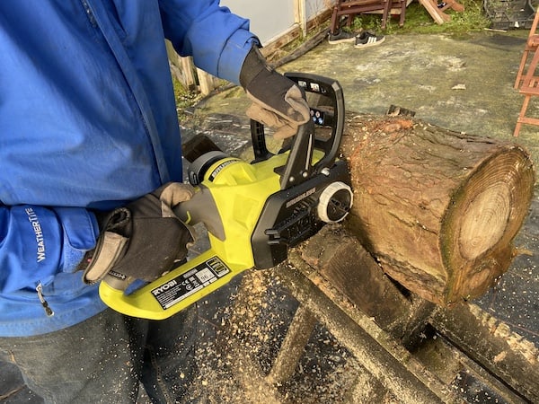cutting large logs with the Ryobi cordless chainsaw to see how long the battery would last