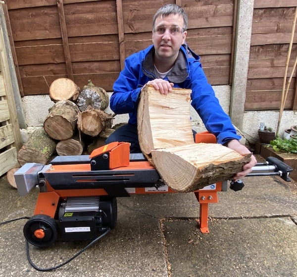 Forest Master FM10 DUOCUT Log Splitter splits large logs with ease