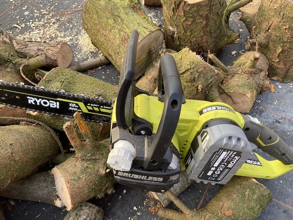 Ryobi 18v 5Ah battery gives around 30 minutes of continuous cutting
