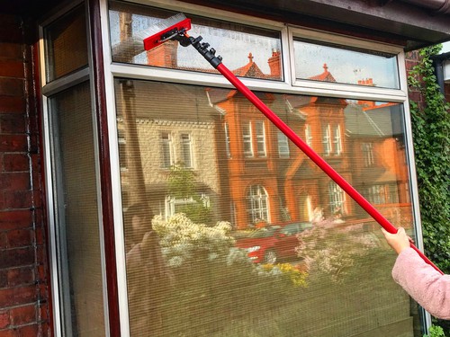 Window cleaning pole comparison and test to see how well it cleans and feeds water