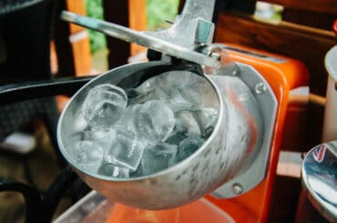 My Buyer’s Guide unpacks the confusion that leads to the difficulty of purchasing just the right ice crusher model for you. I have 5 of the best ice crushers to consider, all tested