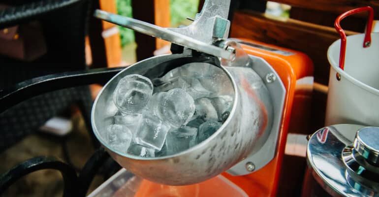 My Buyer’s Guide unpacks the confusion that leads to the difficulty of purchasing just the right ice crusher model for you. I have 5 of the best ice crushers to consider, all tested
