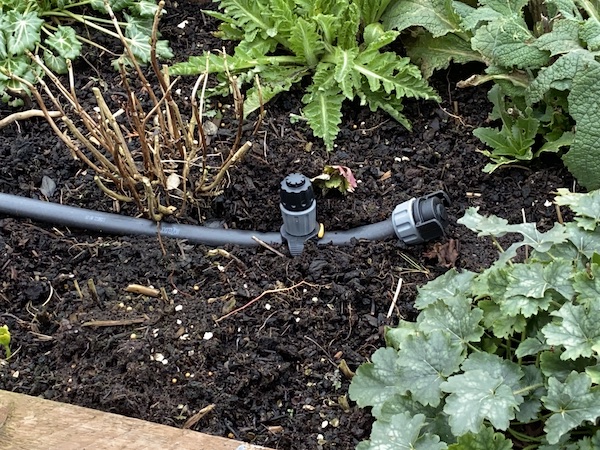 End cap must be used where the main watering pipe stops and can be cut to length