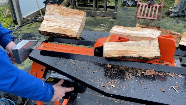 Log splitter duocut splitting log at both ends