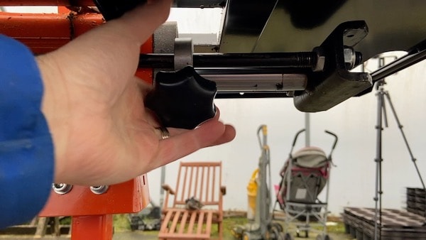 Ram stop on log splitter can be quickly adjusted in workbench when workbench is fitted