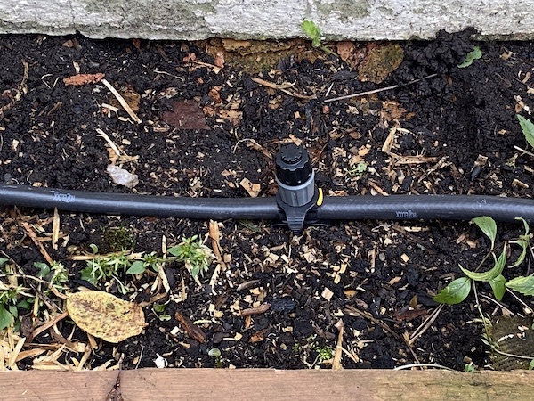 Best Greenhouse Watering Systems - 5 Systems Compared | Pyracantha.co.uk
