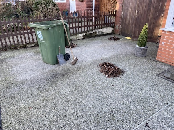 resin drive before spraying with Smartseal Extreme Patio Cleaner