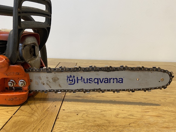 14 inch chainsaw bar and chain, great for logs up to around 30cm
