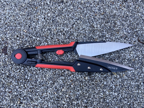 Darlac topiary shears on my driveway