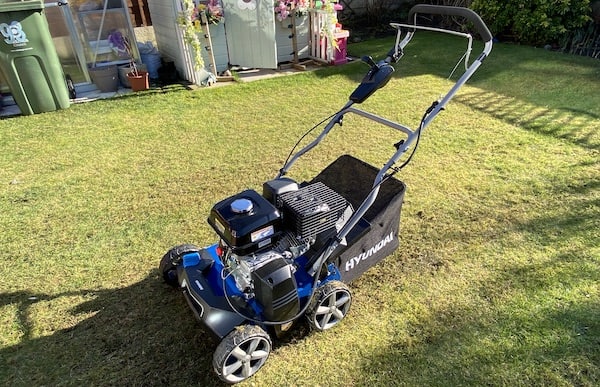 Hyundai 210cc 400mm Petrol Lawn Scarifier & Aerator