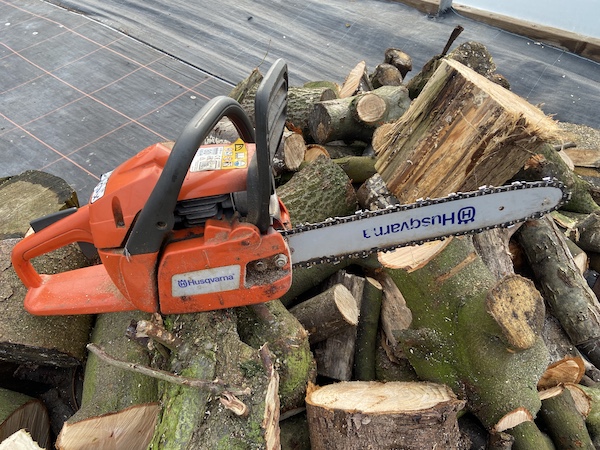 My Husqvarna 236 14" Petrol Chainsaw, a reliable and affordable chainsaw, easy to use and cuts very well
