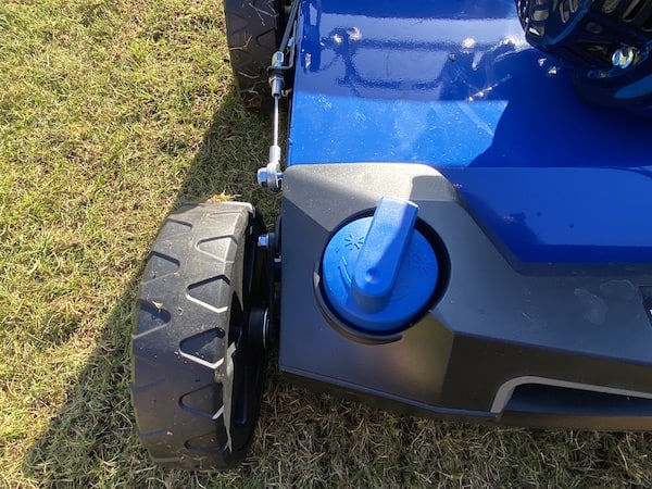 Adjustment knob used to change the working height of the Hyundai petrol scarifier