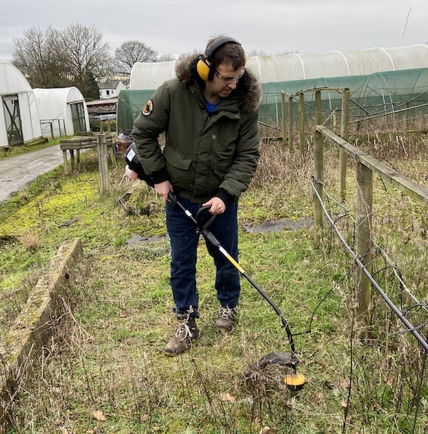 testing McCulloch TrimMac 25cc Petrol Grass Trimmer at gatrden centre/nursery