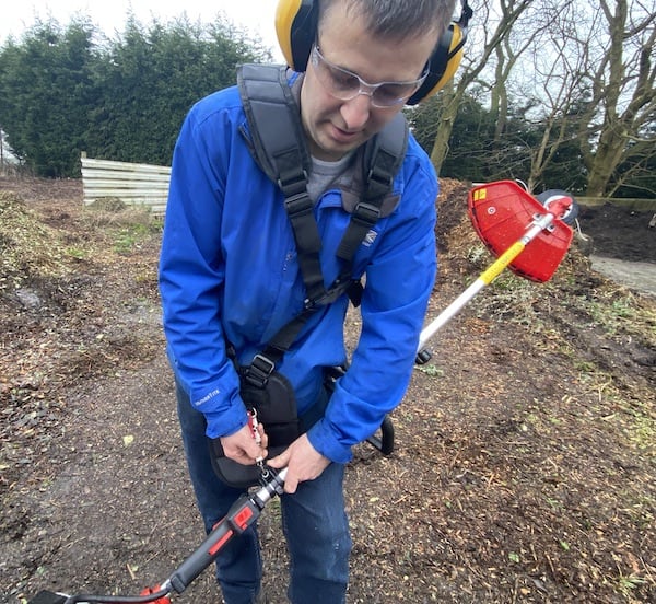 Attaching harness to multi tool to make it more stable when using it