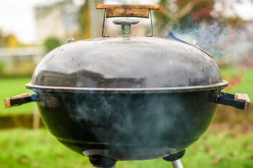 I review the Best Kettle BBQs which all look remarkably alike. However, there are differences which I talk about in this detailed review of the best models.