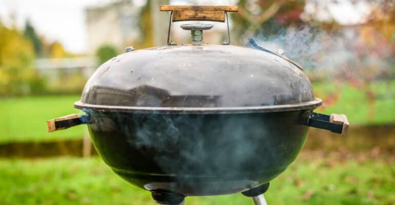 I review the Best Kettle BBQs which all look remarkably alike. However, there are differences which I talk about in this detailed review of the best models.