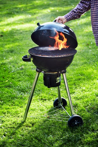 Comparing kettle bbq lids to see how they attach