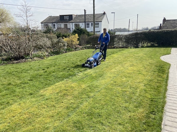 Testing Hyundai self propelled lawn mower to compare how it handles cutting grass compared to other models