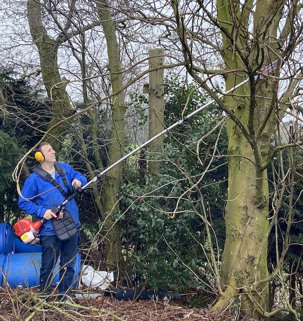 Using the chainsaw attachment on the BU-KO Garden Multi  Tool