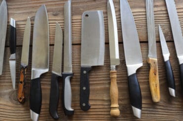 Comparing the best kitchen knife sets an testing cutting performance