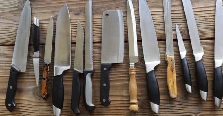 Comparing the best kitchen knife sets an testing cutting performance